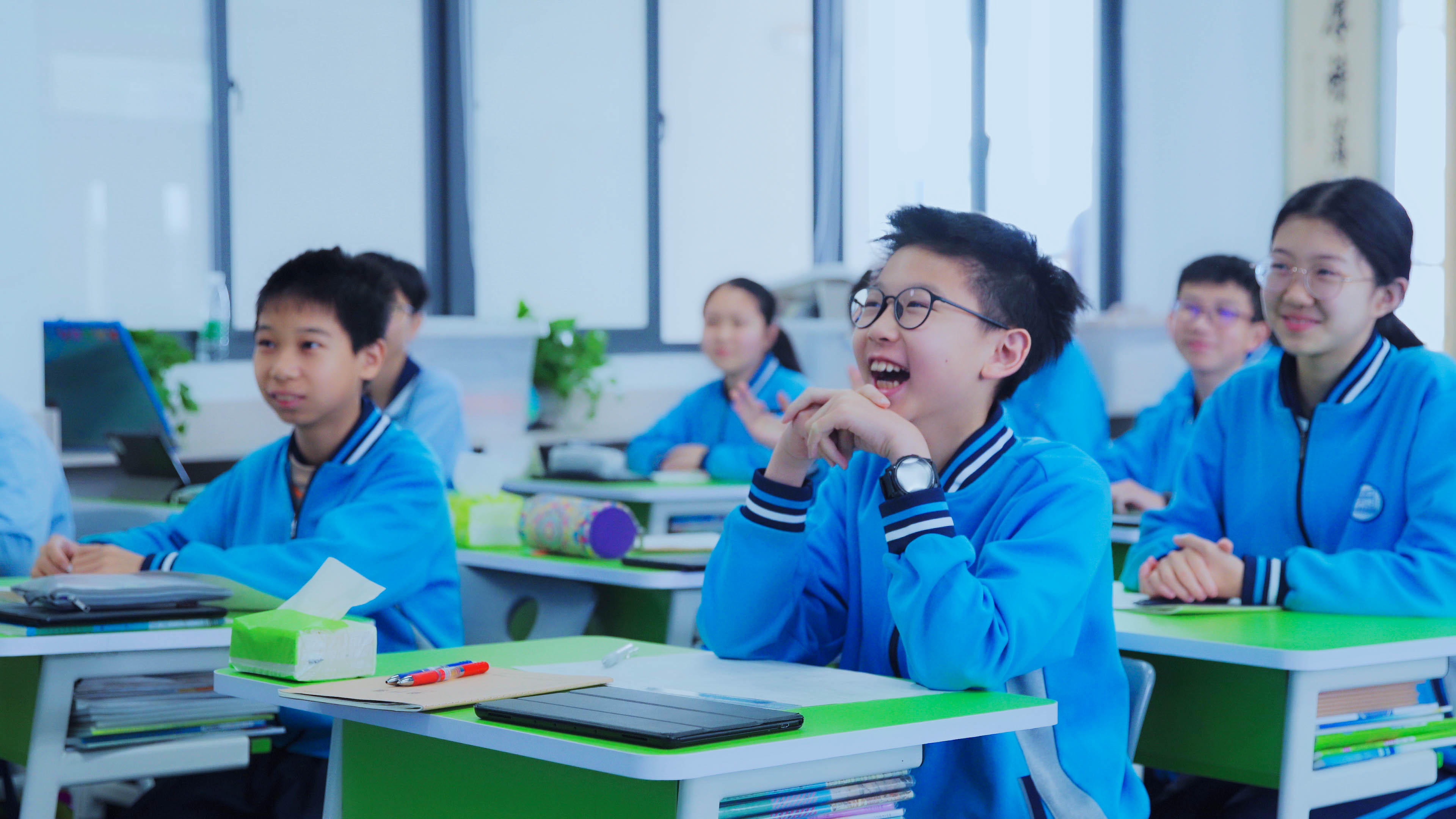学生上课2.jpg
